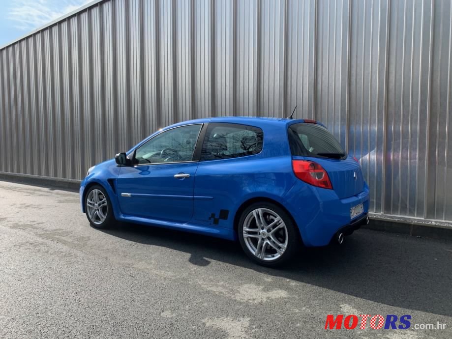 2010' Renault Clio Sport photo #2