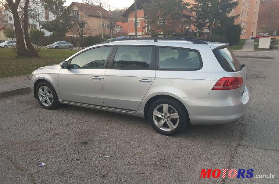 2011' Volkswagen Passat Variant photo #2