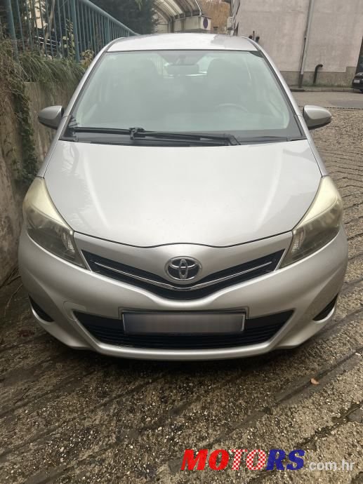 2012' Toyota Yaris 1,3 3 Vvt-I photo #2