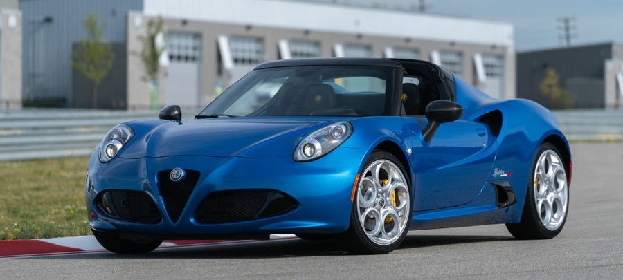 Alfa Romeo 4C Spider lives to see 2020 and gets an Italia special edition
