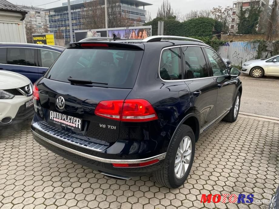 2018' Volkswagen Touareg photo #6