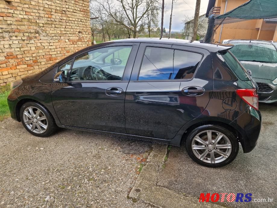 2014' Toyota Yaris photo #4
