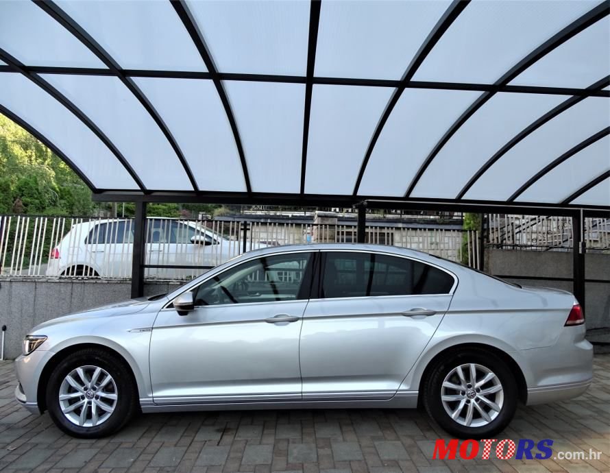 2017' Volkswagen Passat photo #2