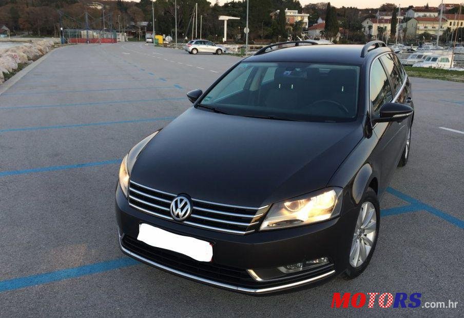 2011' Volkswagen Passat Variant photo #1