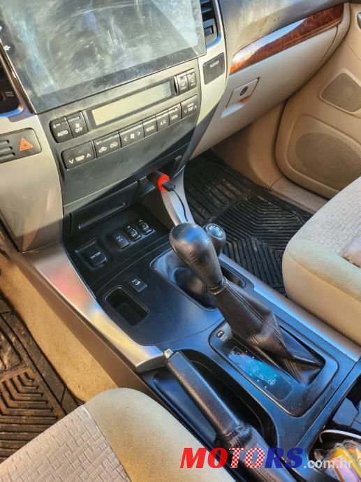 2006' Toyota Land Cruiser photo #2