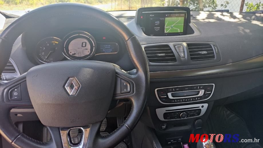 2014' Renault Megane Grandtour photo #1