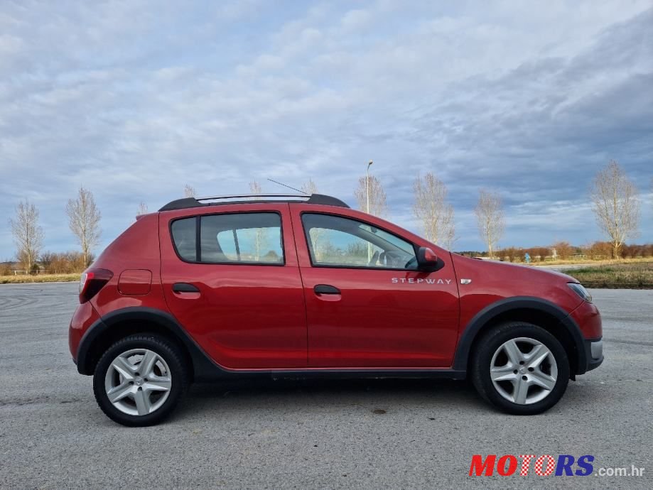 2013' Dacia Sandero photo #5