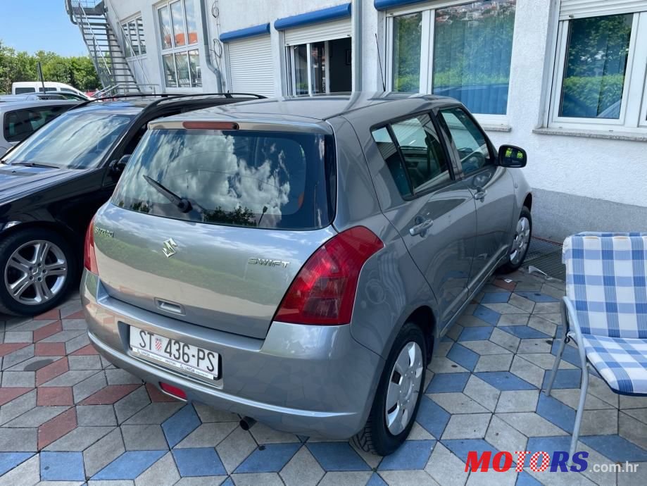 2007' Suzuki Swift photo #2