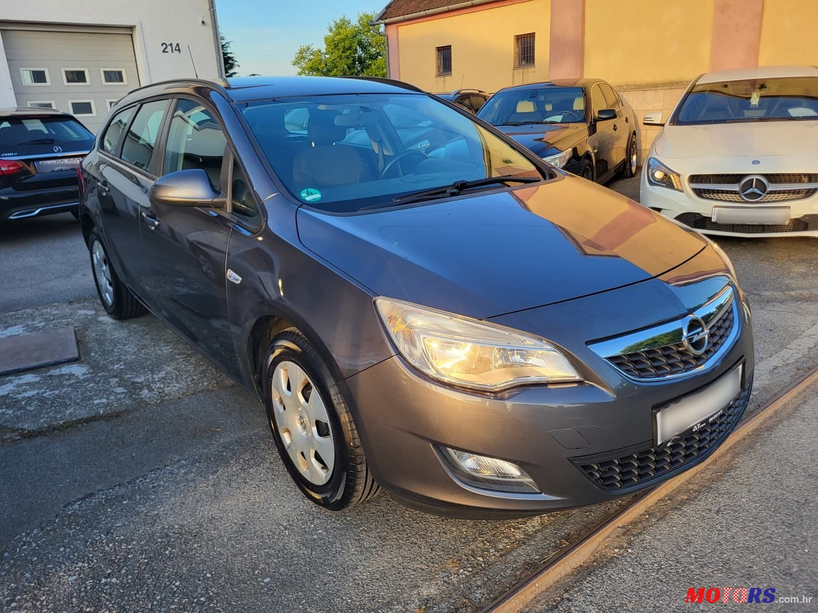 2011' Opel Astra Karavan photo #5