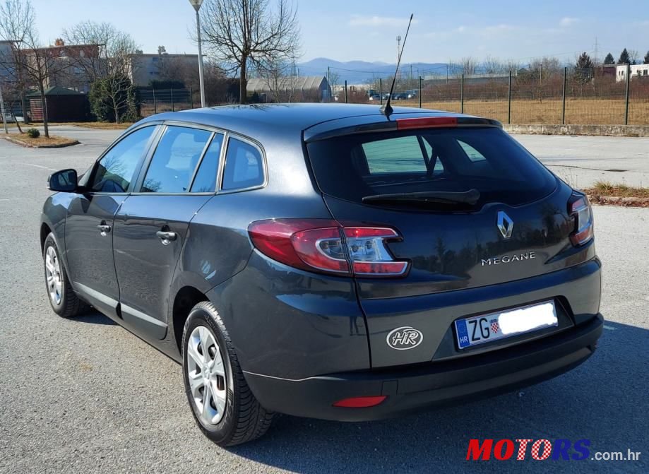 2011' Renault Megane Grandtour photo #4