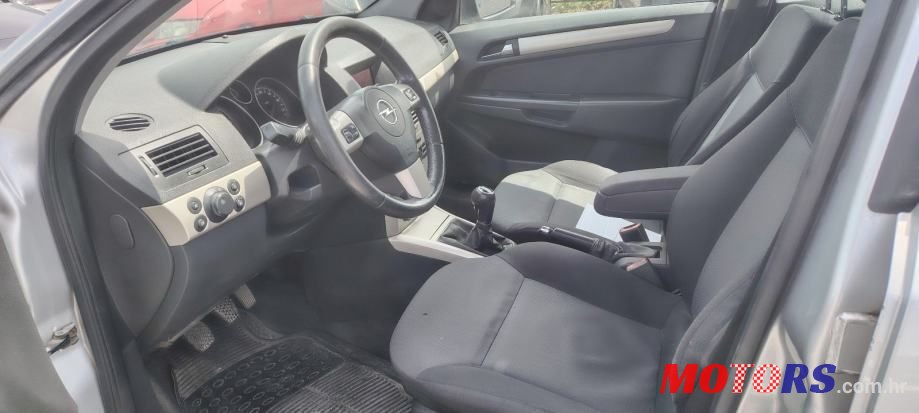 2008' Opel Astra 1,7 Cdti photo #4