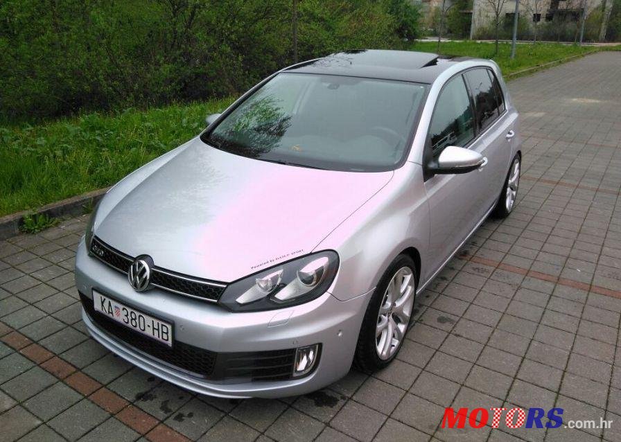 2010' Volkswagen Golf VI 1,6 Tdi photo #1