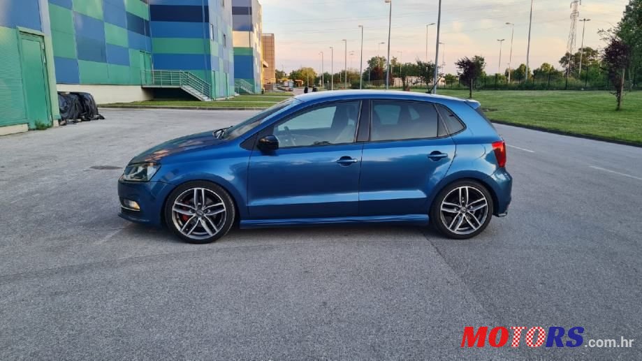 2014' Volkswagen Polo photo #3