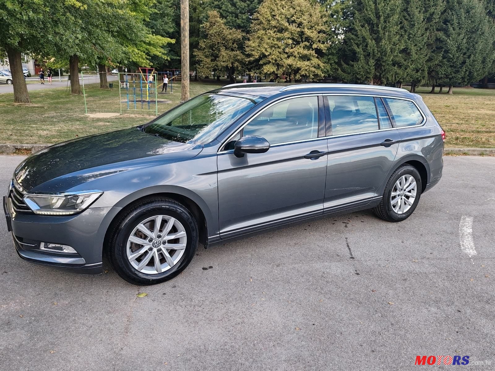 2015' Volkswagen Passat Variant photo #2