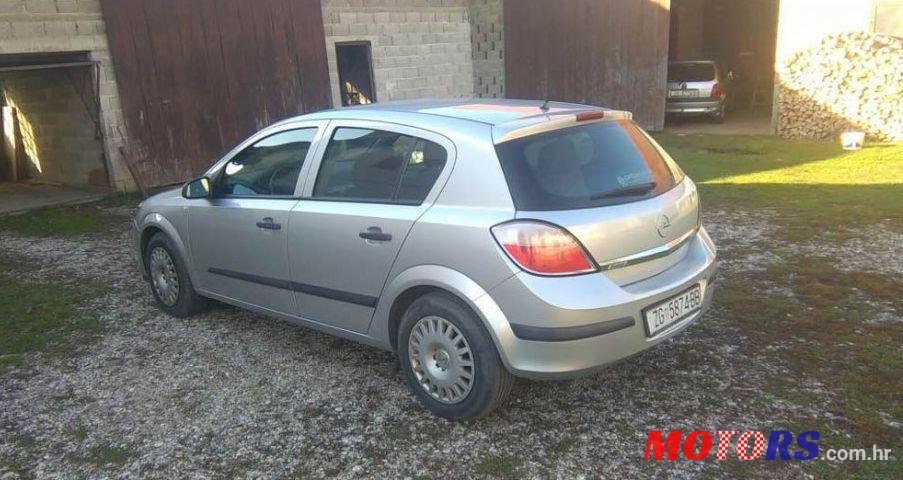 2005' Opel Astra 1,7 Cdti photo #1