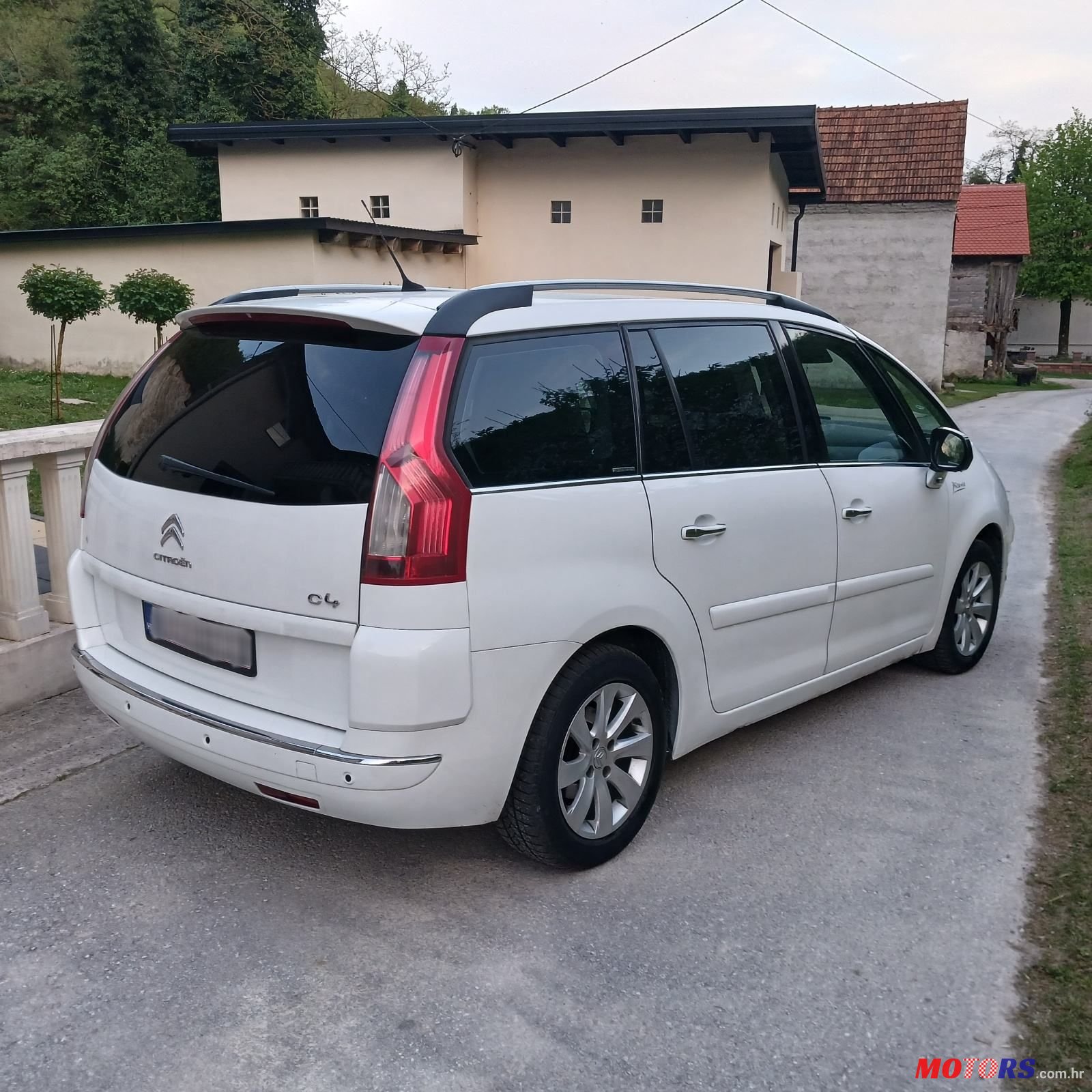 2011' Citroen C4 Grand Picasso photo #4