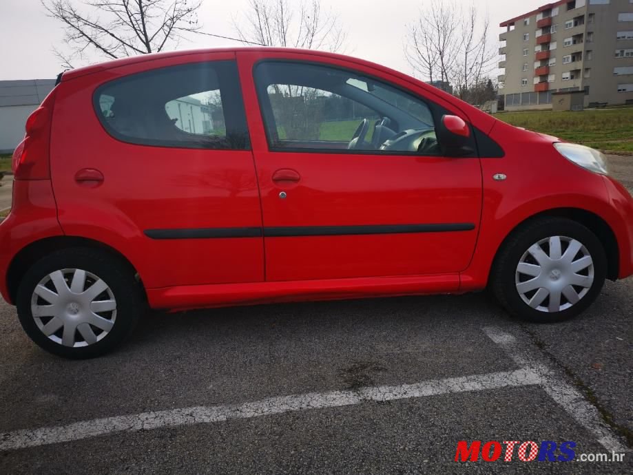 2008' Peugeot 107 1,0 photo #6