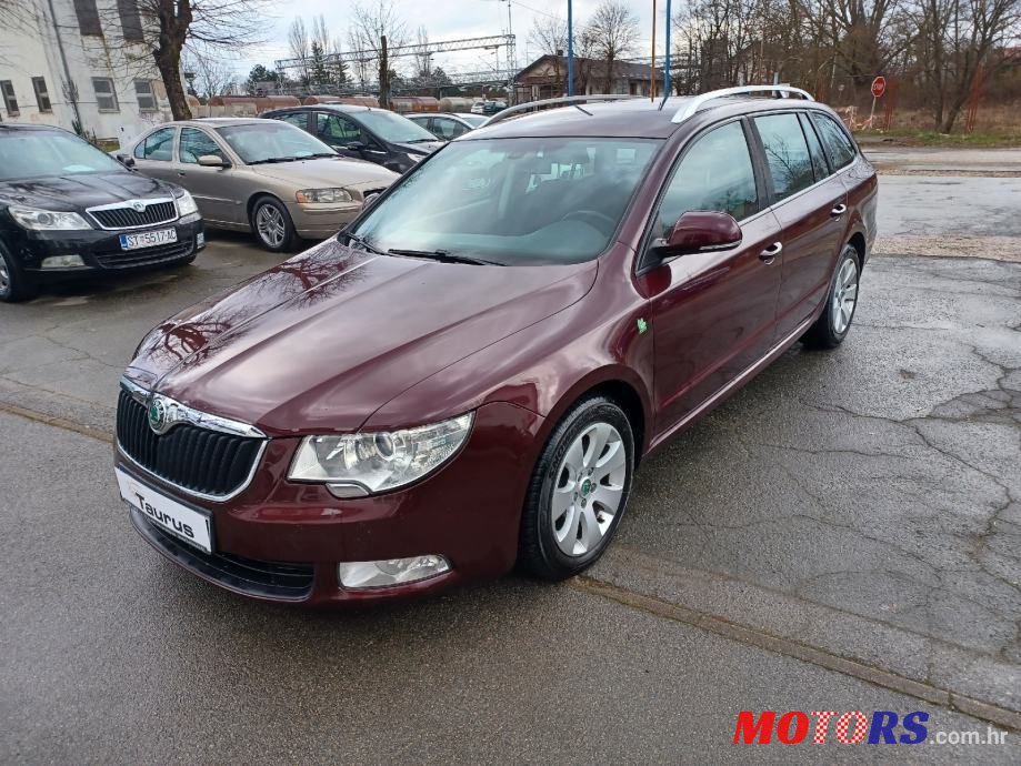 2012' Skoda Superb Combi photo #1