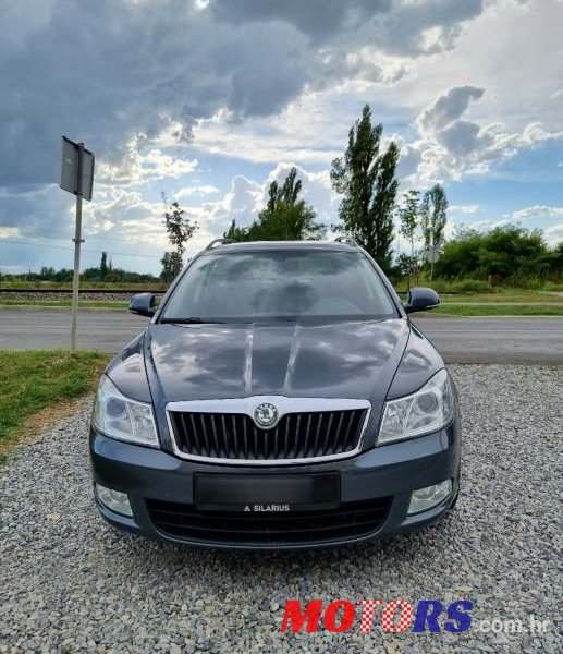 2010' Skoda Octavia Combi photo #2