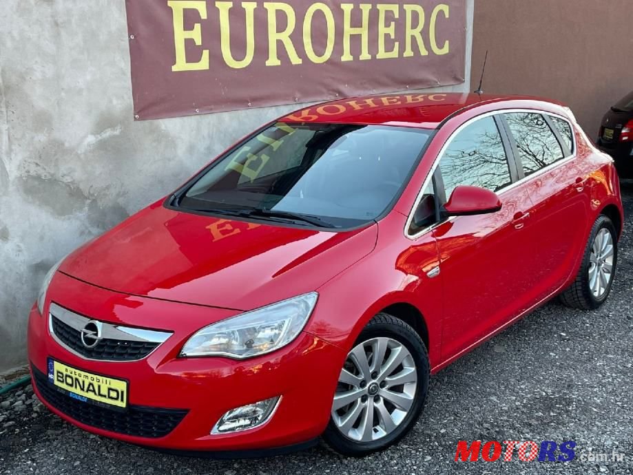 2010' Opel Astra photo #1