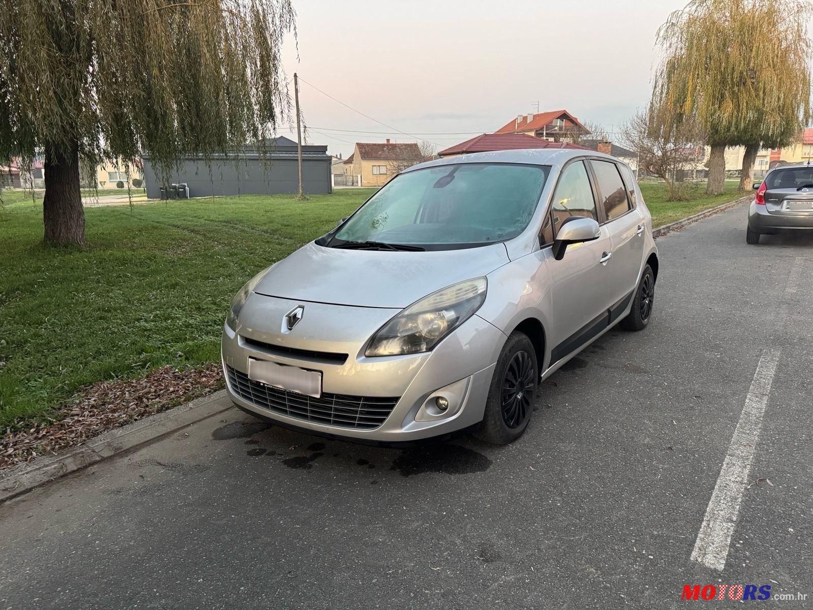 2011' Renault Scenic 1,5 Dci photo #1