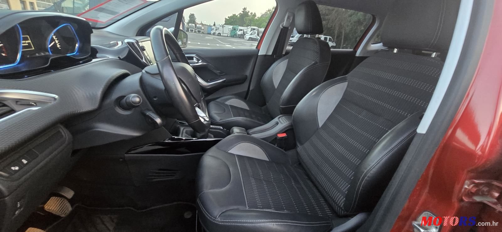 2015' Peugeot 2008 1,2 photo #6