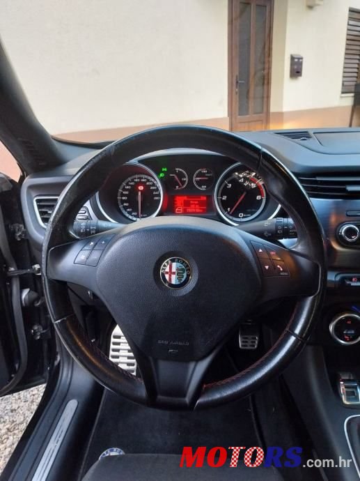 2013' Alfa Romeo Giulietta 2,0 photo #1