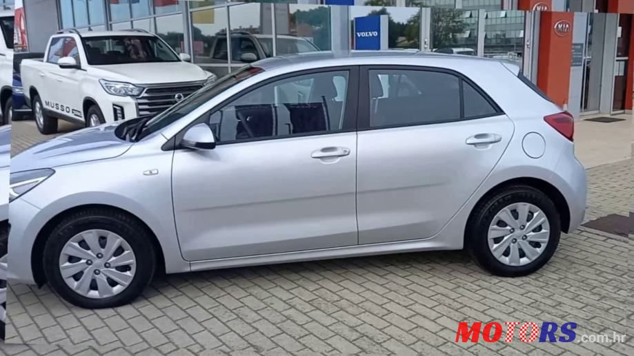 2022' Kia Rio photo #5