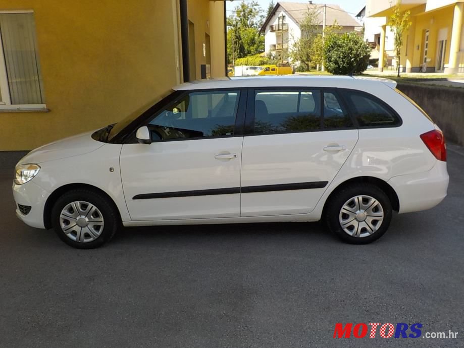 2012' Skoda Fabia Combi photo #4