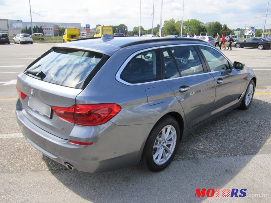 2017' BMW Serija 5 Touring 520D photo #4
