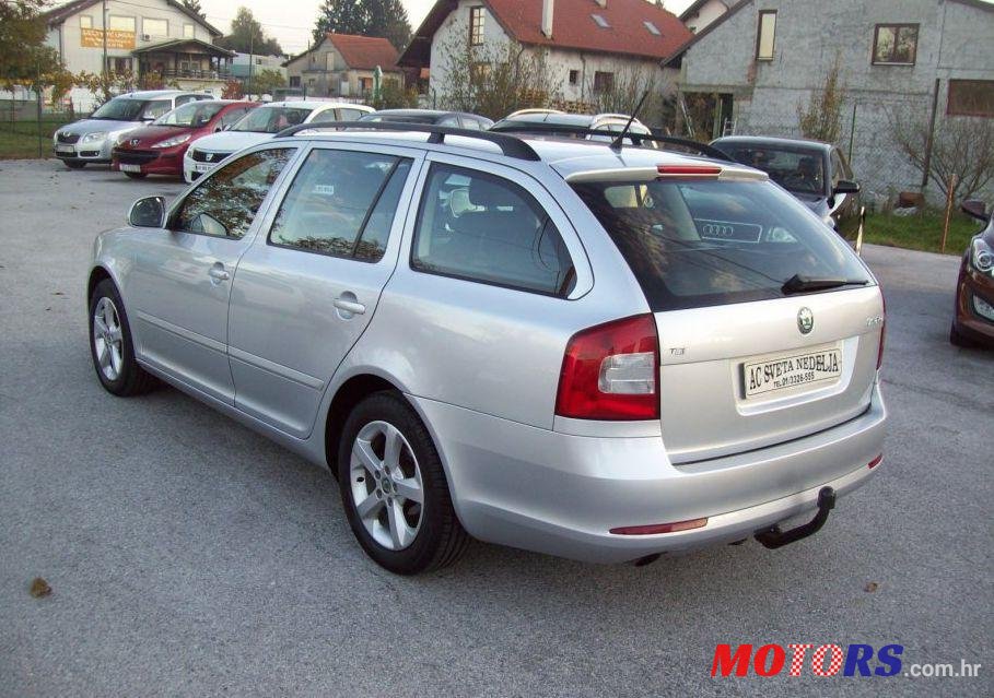 2011' Skoda Octavia Combi 1,6 Tdi photo #2