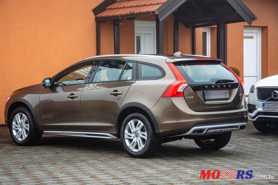 2018' Volvo V60 Cross Country D3 photo #5