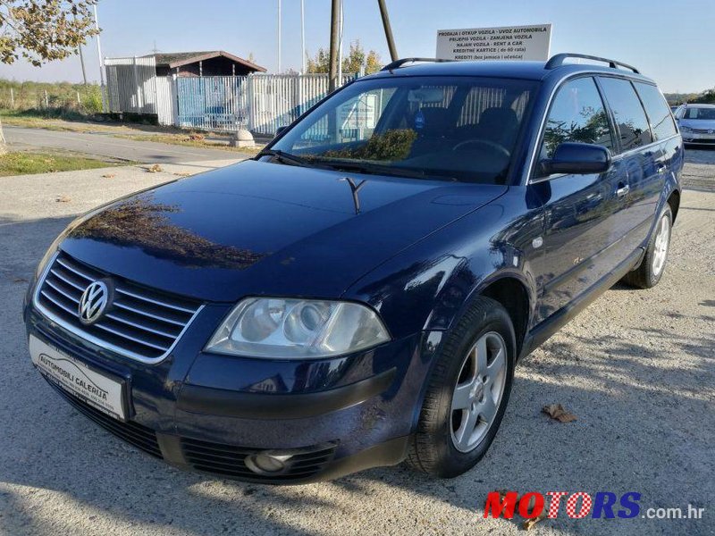 2002' Volkswagen Passat Variant photo #1