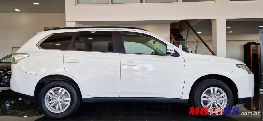 2014' Mitsubishi Outlander 2Wd 2,2 photo #4