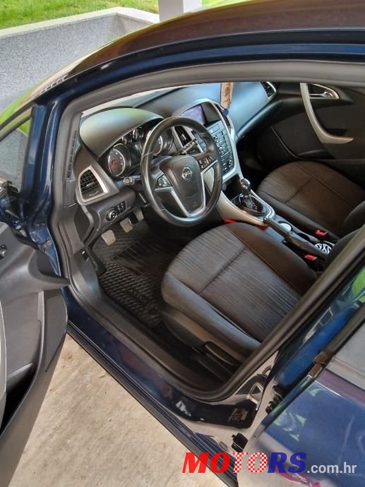 2011' Opel Astra 1,3 Cdti photo #6