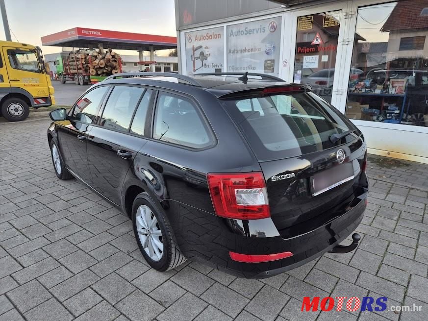 2013' Skoda Octavia Combi photo #3