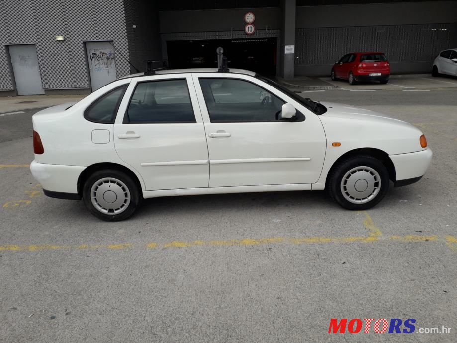 1997' Volkswagen Polo Classic photo #6