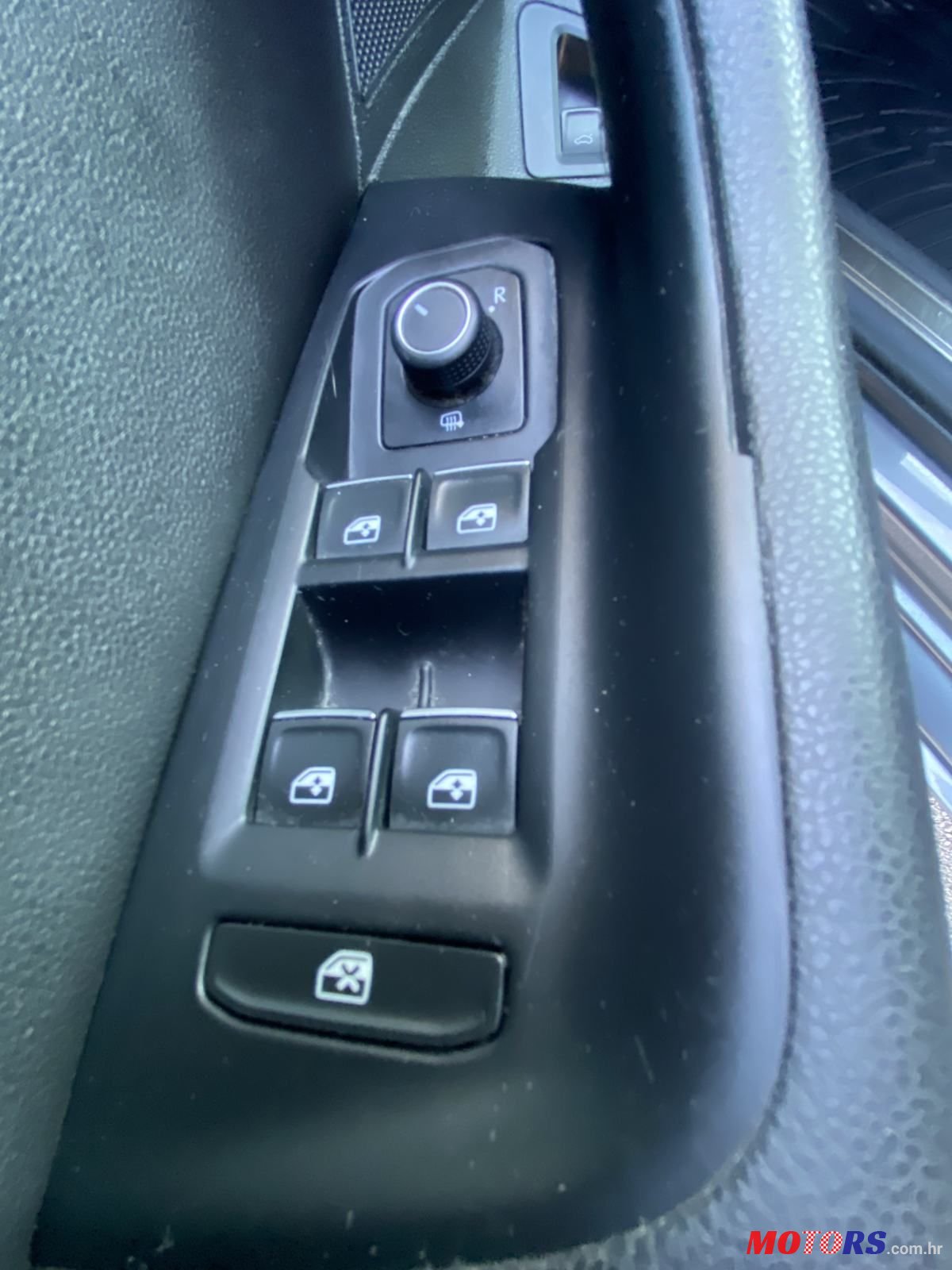 2017' Volkswagen Passat Variant photo #2