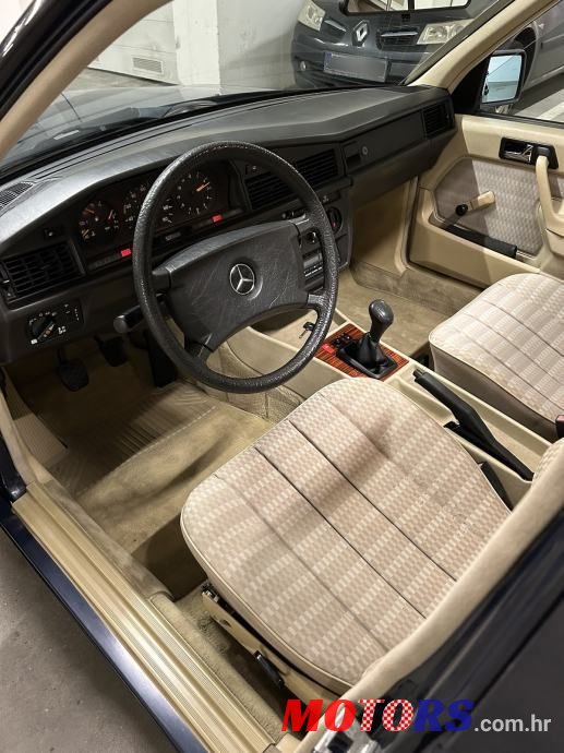 1993' Mercedes-Benz 190 D photo #6