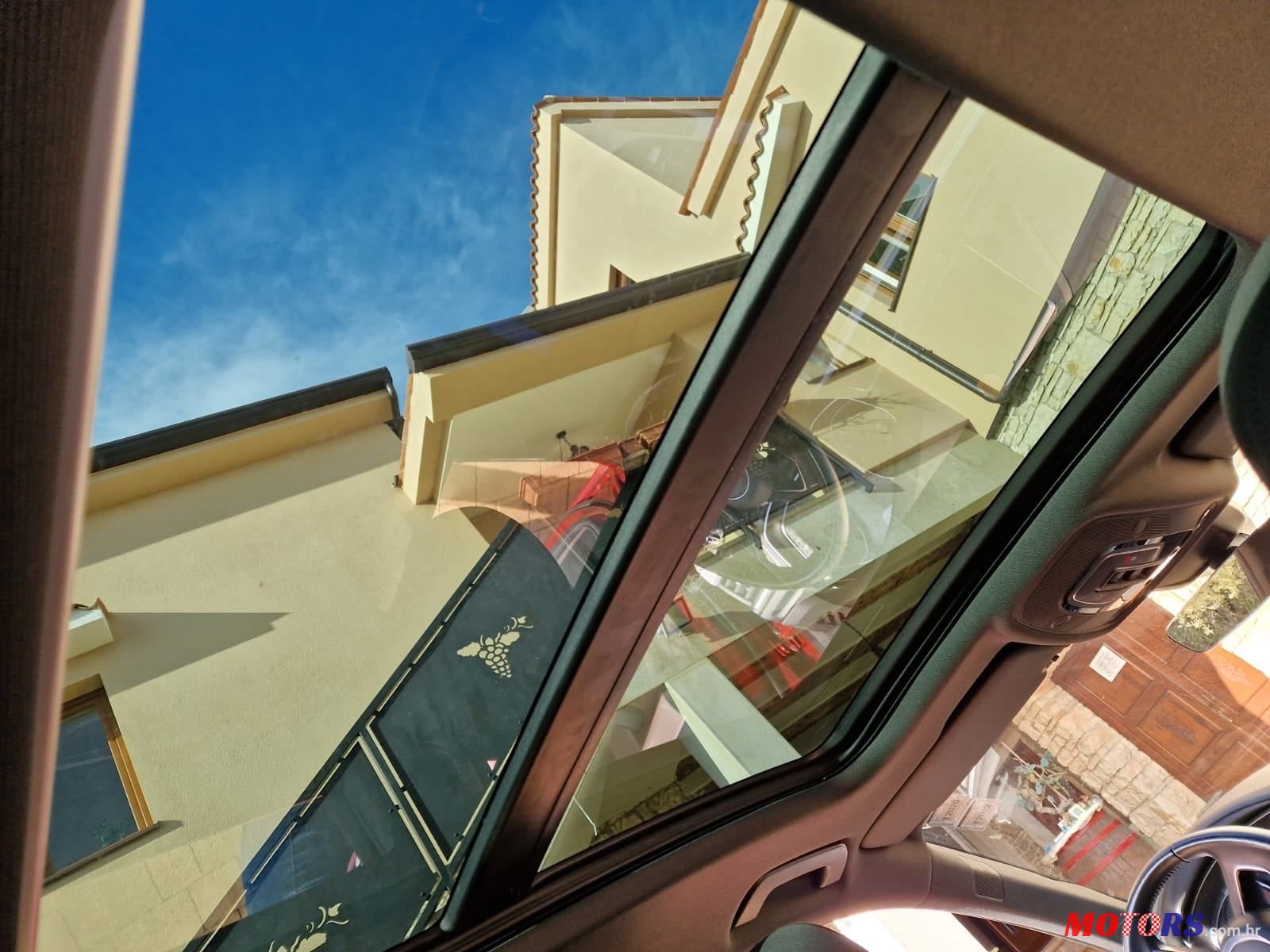 2017' Audi A4 Avant photo #6