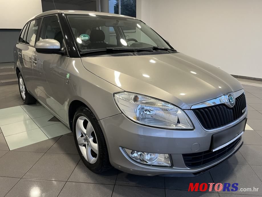2011' Skoda Fabia Combi photo #3