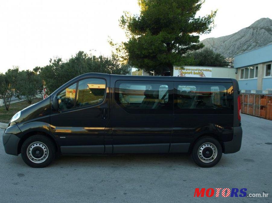 2012' Opel Vivaro 2,0 2,9 T Eu5 Co2) photo #1