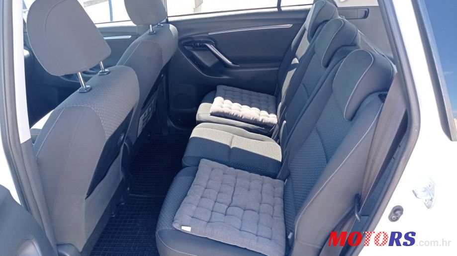 2013' Toyota Verso photo #5