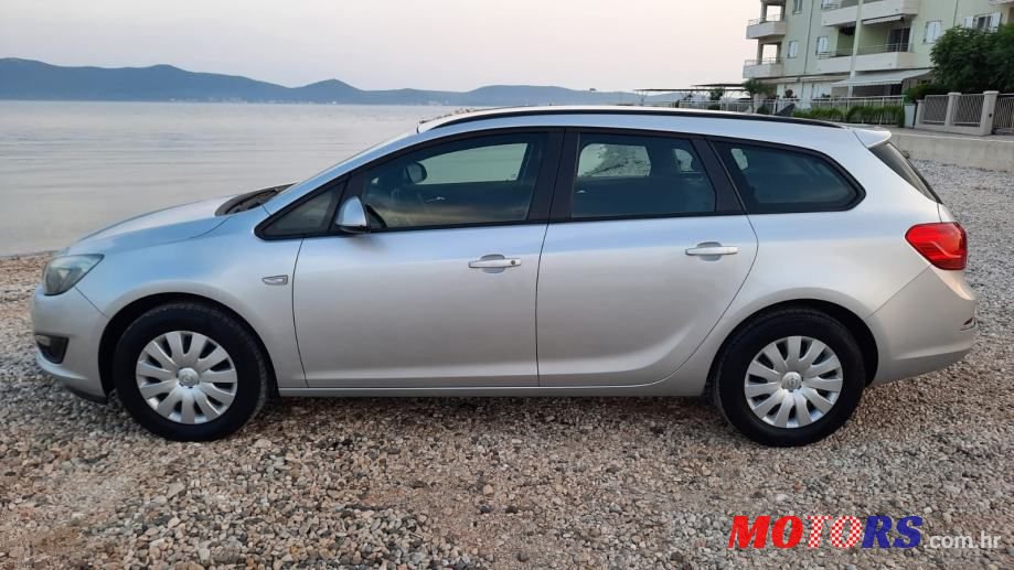 2015' Opel Astra Karavan photo #2