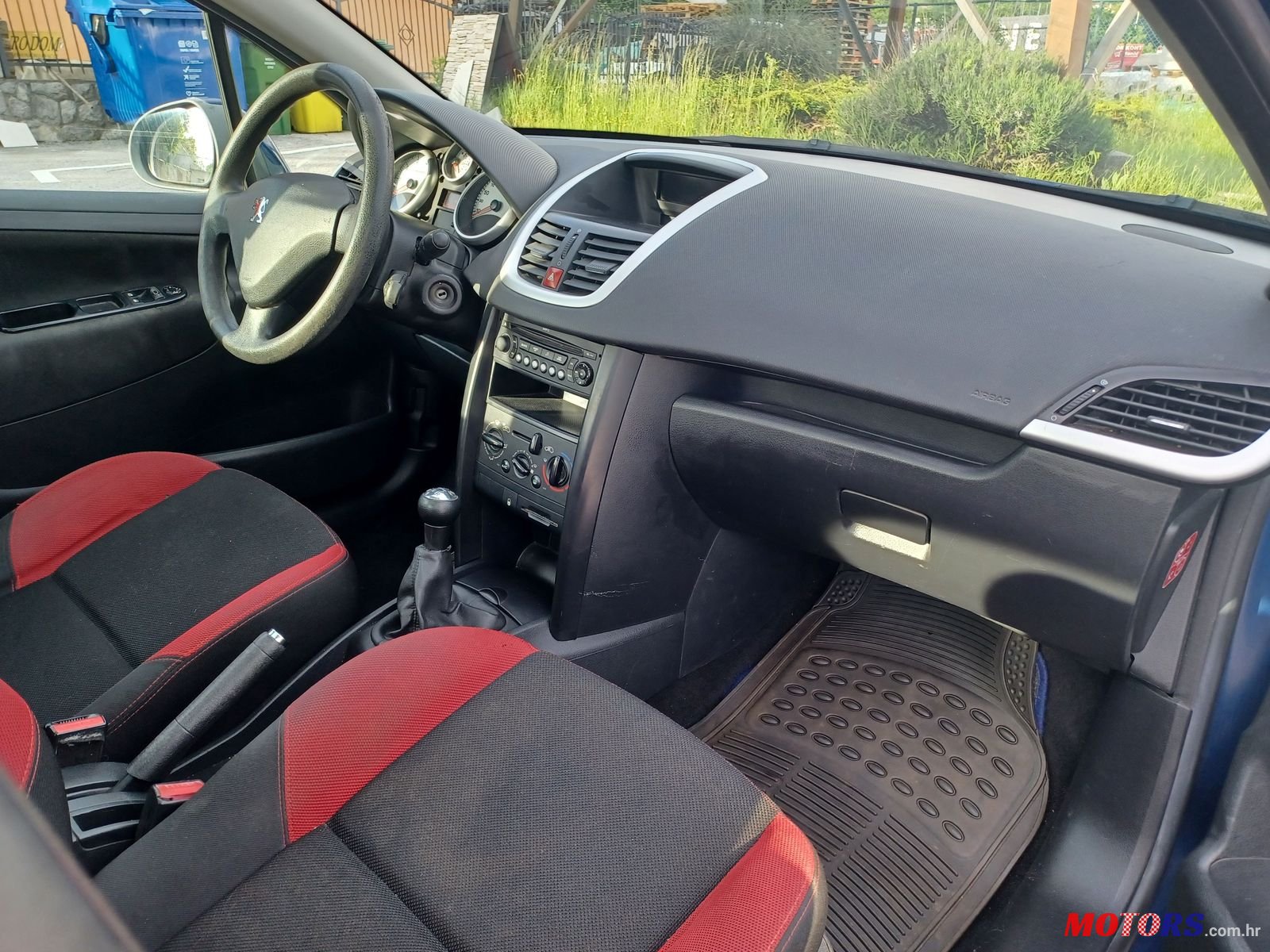 2009' Peugeot 207 Panorama photo #5