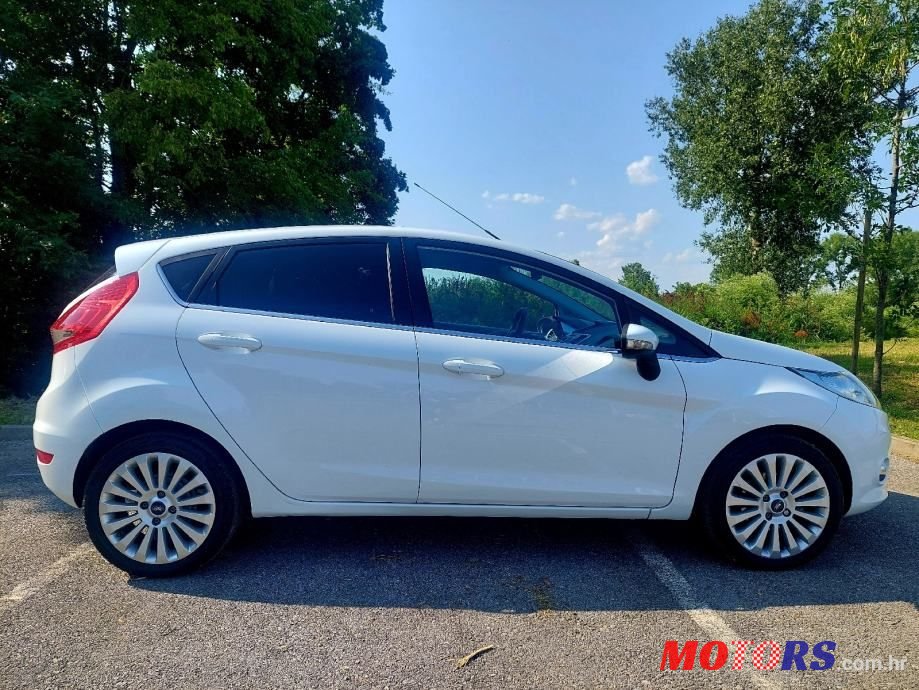 2010' Ford Fiesta photo #5