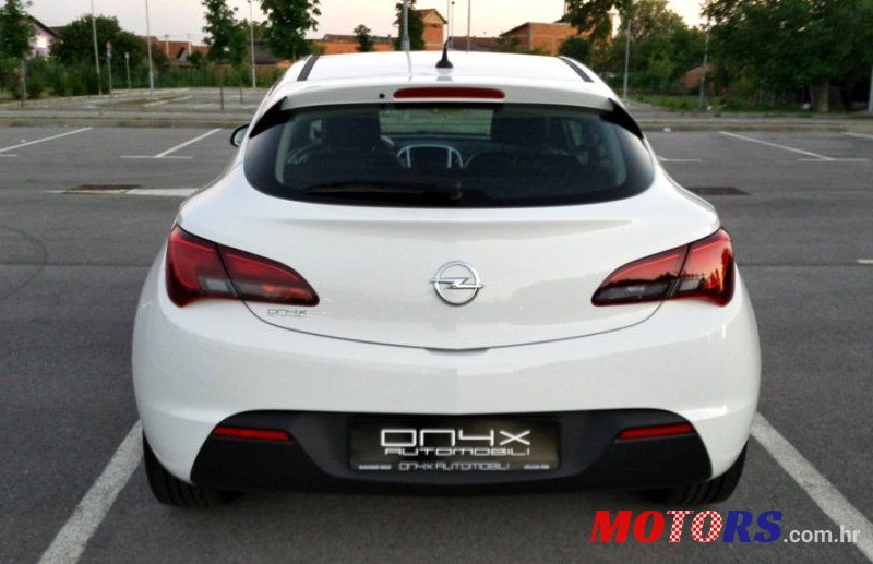 2014' Opel Astra Sport photo #5
