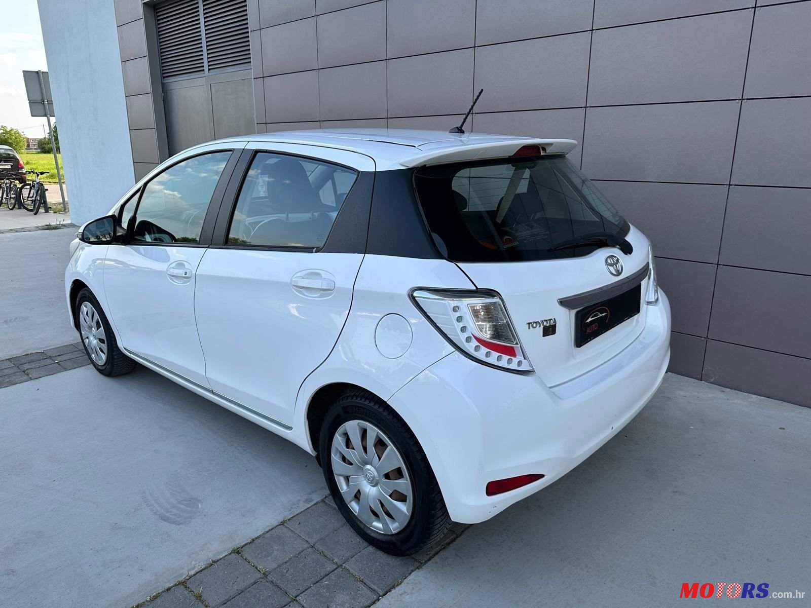 2013' Toyota Yaris 1.3 photo #3