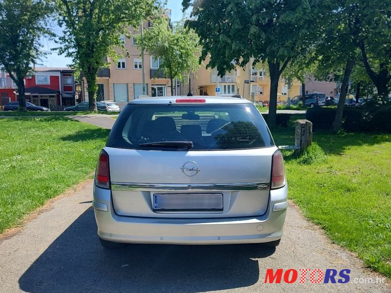 2005' Opel Astra Karavan photo #2
