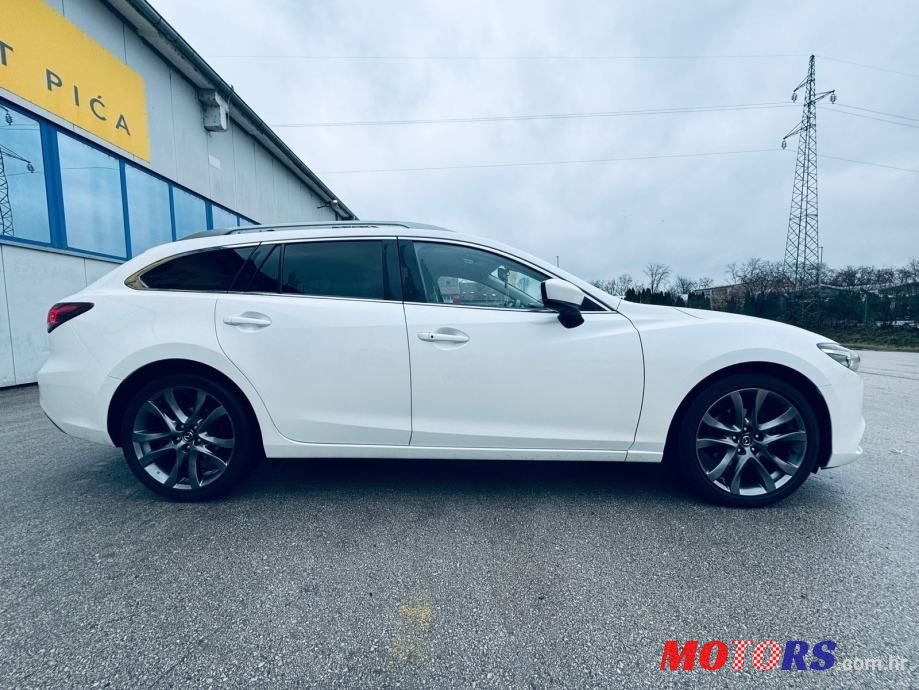 2017' Mazda 6 Sport Combi photo #3